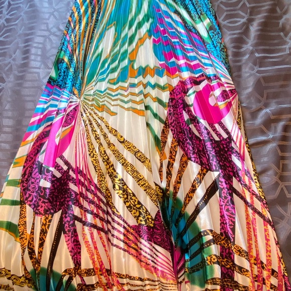Evenings by Allure Pleated Formal Dress w/ Vibrant Pattern - Picture 6 of 13